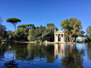 Obraz premium Roma, il laghetto dei Giardini di Villa Borghese