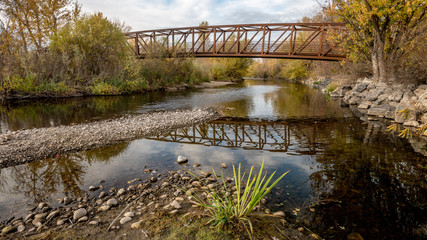 Fototapeta na wymiar Boise river in Idaho foot bridge