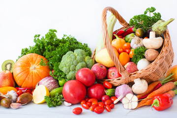 Fototapeta na wymiar Vegetables in the basket.