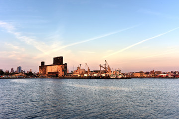 Obraz premium The Red Hook Grain Terminal