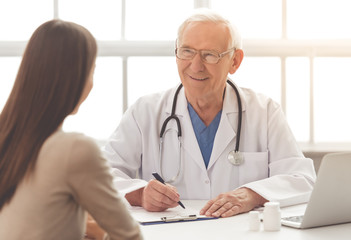 Fototapeta premium Old doctor and patient