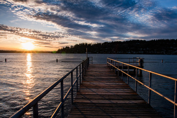 Fototapeta na wymiar Lake Washington peir at sunset