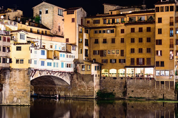 Naklejka na ściany i meble Night view of the historic bridge of Ponte Vecchio in Florence