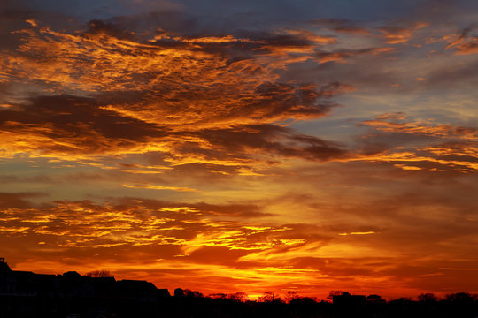 Fototapeta Red, cloudy sky at sunset