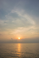 Fototapeta premium Beautiful red sunset over the ocean