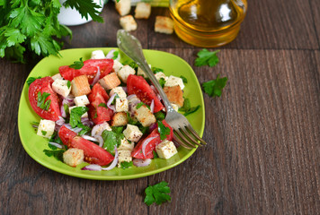 Vegetable salad with feta cheese and crackers