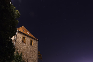 Burghaus in der Nacht