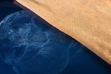 kratzer aus autolack auspolieren mit polierschwamm