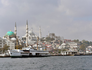 Fototapeta premium Eminonu pier from waterside, Istanbul