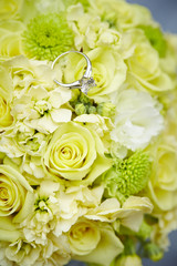 Ring with flower bouquet