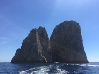 faraglioni di capri visti dal mare