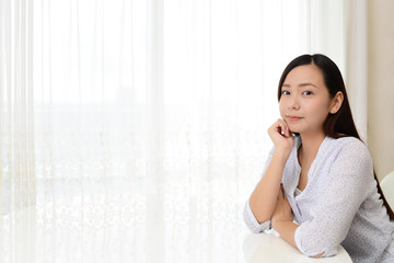 Fototapeta premium 寛ぐ女性