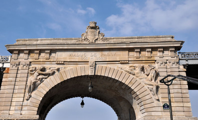 Obraz premium Pont de Bir-Hakeim, Paris, France