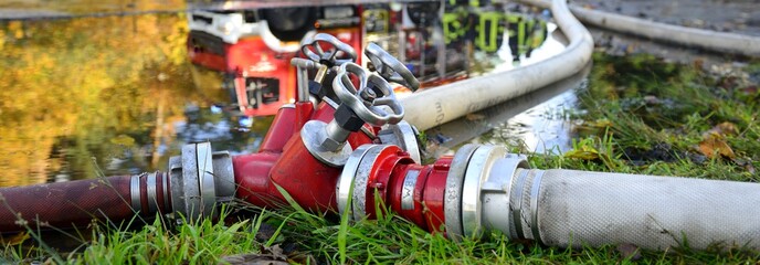 Obraz premium Header Feuerwehr Verteiler B-CBC im Einsatz