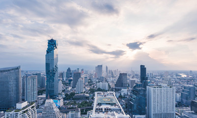 Fototapeta na wymiar Cityscape Bangkok modern office buildings, condominium in Bangko
