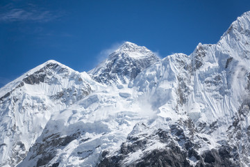Obraz premium closed up view of Everest from Gorak Shep. During the way to Everest base camp. Sagarmatha national park. Nepal.