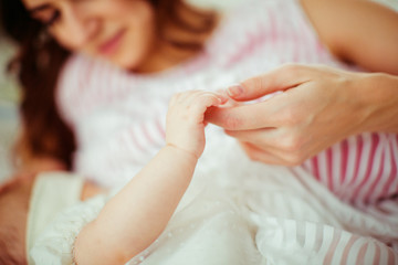 The mother with daughter lie on the bed