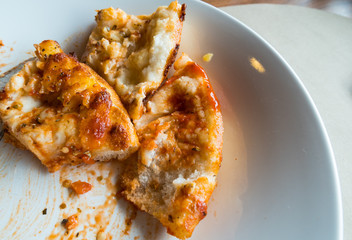 waste food of pizza after eat