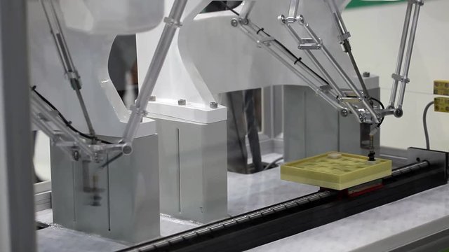 Smooth, high speed, high accuracy operations with new generation synchronous communication network. 5-axis servo positioning in action