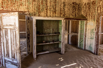 Haus in Kolmanskop, leeres Regal