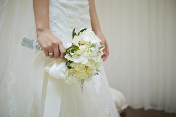 Obraz na płótnie Canvas Bride holding flower bouquet