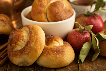 Apple rolls with cinnamon