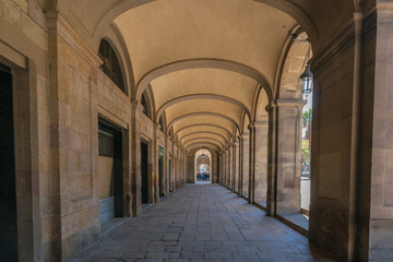 Fototapeta na wymiar Archway underneath the Ancient building in barcerona - spain