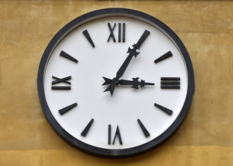 Large wall clock Roman numerals