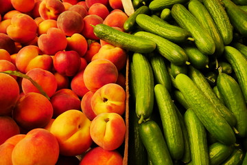 Gurken und Pfirsiche 