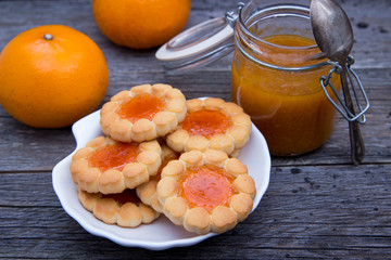 Cookies with orange marmalade.