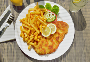 Wiener Schnitzel mit Pommes Frites