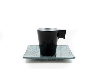 tazza di caffè nera con piattino in vetro moderno 