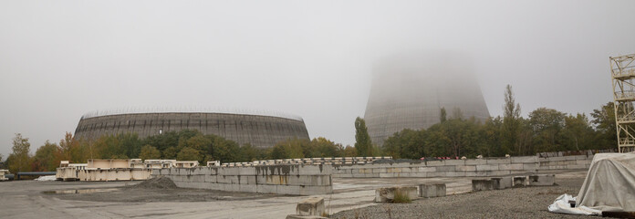 Reaktor und Kühltürme von Chernobyl