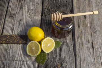 Alternative Medicine with Lemon and honey .