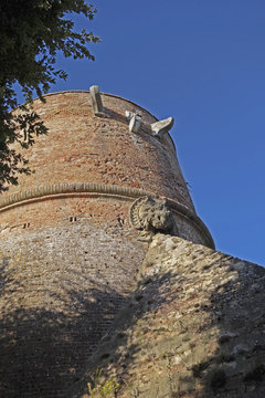 Wehrturm der Stadtmauer von Siena