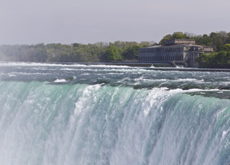 Fototapeta na wymiar Beautiful isolated image with the amazing Niagara falls Canadian side