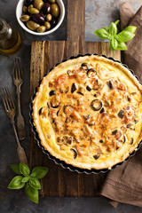 Quiche with eggplant, chicken and olives