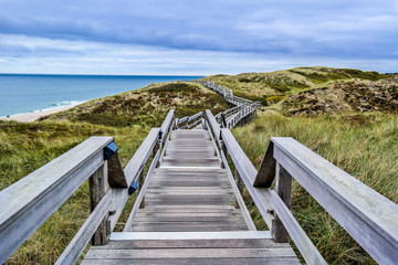 Zugang zum Strand von Sylt an einem Herbsttag