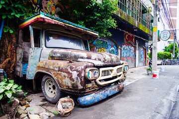 Fototapeta premium old truck at front of cafe in chiangrai thailand