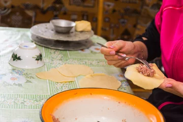 Foto op Canvas Preparation of the Uzbek trickled pastries - manti © Sergey_Siberia88
