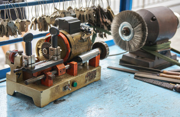 professional machine makes and copy a new keys