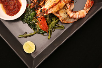 Jumbo prawns served with french fries