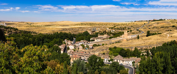 Obraz premium View to Segovia vicinity winding road in dry season, Spain