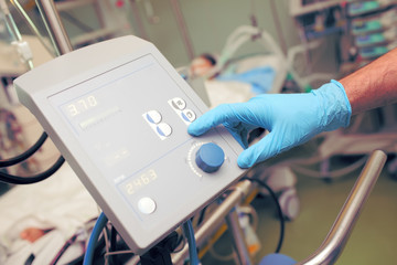 Medical equipment adjuster in hospital ward
