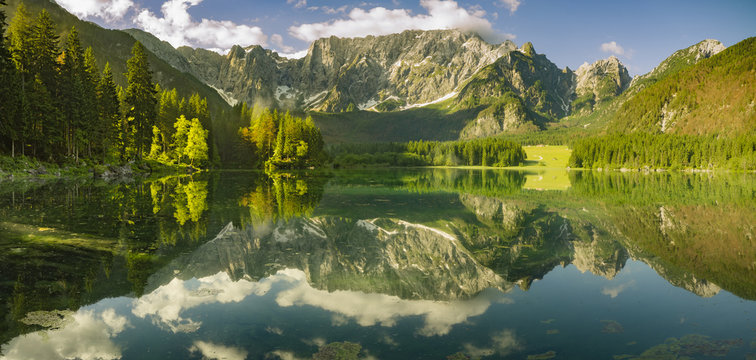 Fototapeta jezioro górskie w Alpach Julijskich,Laghi di Fusine