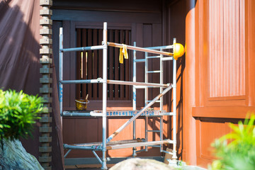 scaffolding in front the building during the renovation