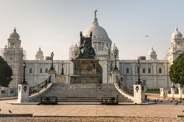 Fototapeta premium Victoria Memorial architectural building monument and museum at Kolkata. Fresh air, lovely gardens and calm lakes surround the historic building.