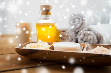 Obraz na płótnie Canvas soap, himalayan salt, massage oil and body scrub