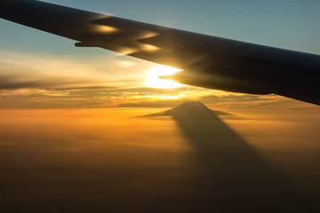 Fototapeta na wymiar Kilimanjaro, Tansania, Berg, Sonne, Schatten, Luftaufnahme, Flugzeug