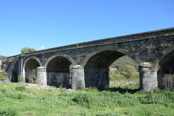 Fototapeta na wymiar Brücke bei Castiglione di Sicilia